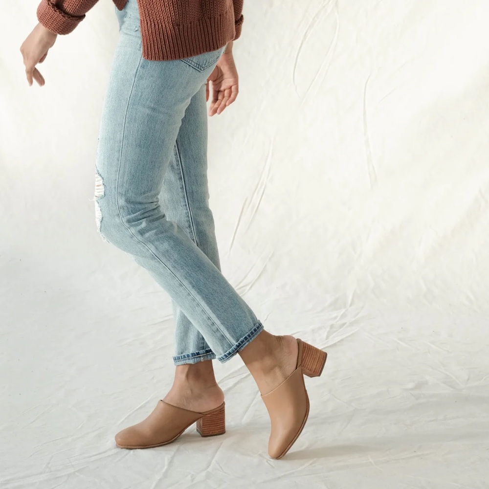 New in box Nisolo x Anthropologie heeld mule in color almond 100%‎ leather - Picture 4 of 13